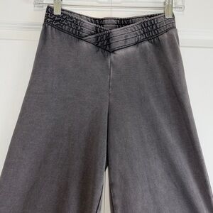 Urban Outfitters Stone Wash Low Rise Wide Leg Cotton Blend Pants XS
